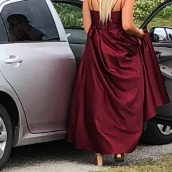 Maroon Prom Dress size 4 - Picture 4 of 4